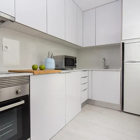 And Mountain Apartment *