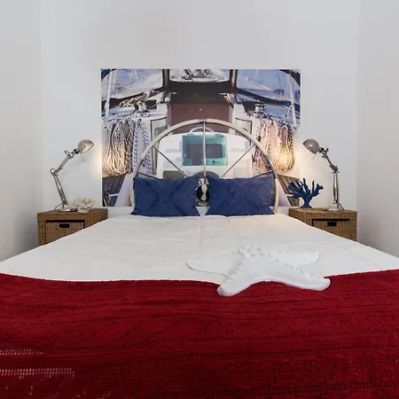 And Mountain Apartment *